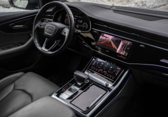 Подержанный автомобиль Audi Q8 2019 года (9 фото)