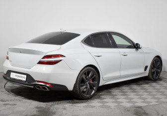 Подержанный автомобиль Genesis G70 2022 года (5 фото)