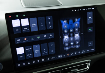 Подержанный автомобиль LiXiang L6 2024 года (17 фото)