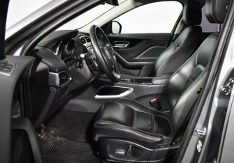 Подержанный автомобиль Jaguar F-Pace 2020 года (10 фото)