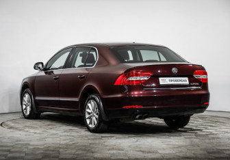 Подержанный автомобиль Skoda Superb Liftback 2014 года (7 фото)