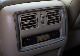 Подержанный автомобиль Infiniti QX60 2017 года (24 фото)