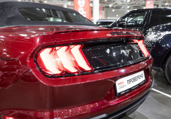 Подержанный автомобиль Ford Mustang Convertible 2019 года (18 фото)