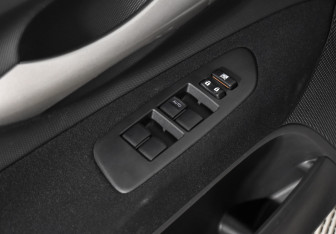 Подержанный автомобиль Toyota Auris Hatchback 2008 года (10 фото)