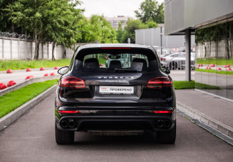Подержанный автомобиль Porsche Cayenne 2014 года (7 фото)