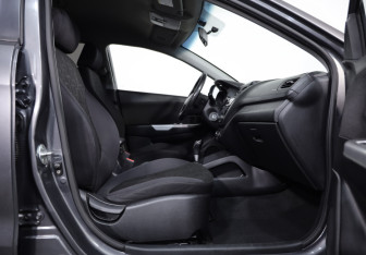 Подержанный автомобиль Kia Rio Hatchback 2013 года (18 фото)