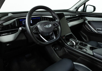 Подержанный автомобиль Geely Atlas 2023 года (11 фото)