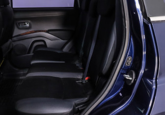 Подержанный автомобиль Mitsubishi Outlander 2009 года (10 фото)