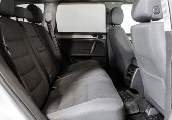 Подержанный автомобиль Volkswagen Touareg 2006 года (17 фото)