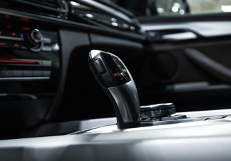 Подержанный автомобиль BMW X5 2015 года (22 фото)