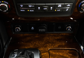 Подержанный автомобиль Infiniti QX80 2016 года (22 фото)