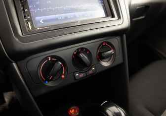 Подержанный автомобиль Volkswagen Polo Sedan 2011 года (16 фото)