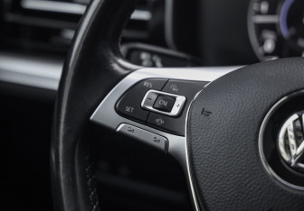 Подержанный автомобиль Volkswagen Touareg 2021 года (15 фото)