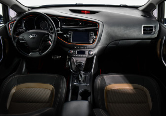 Подержанный автомобиль Kia Ceed Wagon 2016 года (14 фото)