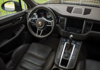 Подержанный автомобиль Porsche Macan 2016 года (10 фото)