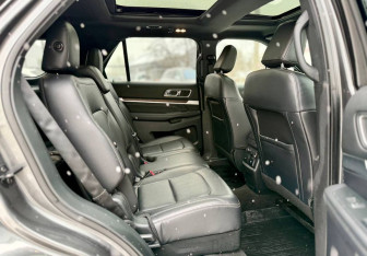 Подержанный автомобиль Ford Explorer 2018 года (17 фото)