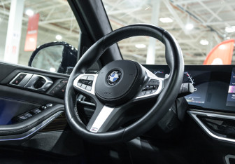Подержанный автомобиль BMW X7 2023 года (37 фото)