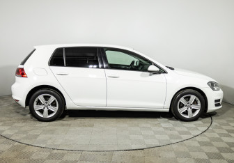 Подержанный автомобиль Volkswagen Golf Hatchback 2013 года (4 фото)