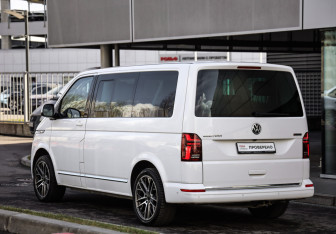 Подержанный автомобиль Volkswagen Multivan 2020 года (8 фото)