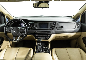 Подержанный автомобиль Kia Carnival 2019 года (13 фото)