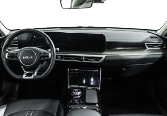 Подержанный автомобиль Kia K5 2022 года (14 фото)