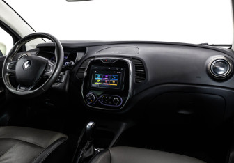 Подержанный автомобиль Renault Kaptur 2019 года (9 фото)