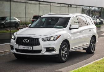 Подержанный автомобиль Infiniti QX60 2017 года (3 фото)