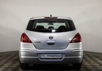 Подержанный автомобиль Nissan Tiida Hatchback 2010 года (6 фото)