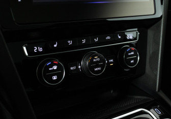 Подержанный автомобиль Volkswagen Passat Wagon 2020 года (21 фото)