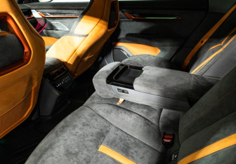 Подержанный автомобиль Zeekr 001 2023 года (24 фото)