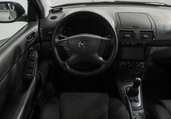 Подержанный автомобиль Toyota Avensis Sedan 2008 года (11 фото)