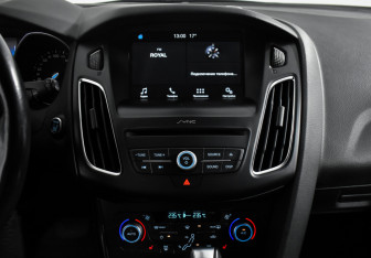 Подержанный автомобиль Ford Focus Hatchback 2017 года (16 фото)