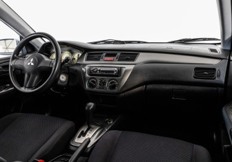 Подержанный автомобиль Mitsubishi Lancer Sedan 2006 года (9 фото)