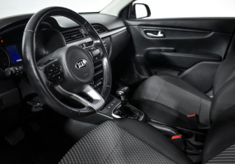 Подержанный автомобиль Kia Rio Hatchback 2018 года (10 фото)