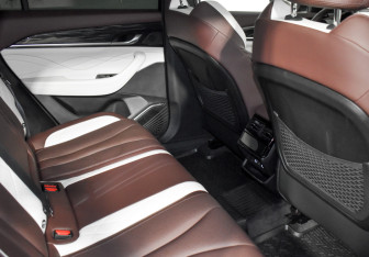 Подержанный автомобиль Geely Monjaro 2023 года (13 фото)