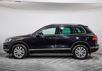 Подержанный автомобиль Volkswagen Touareg 2015 года (8 фото)