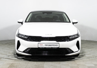 Подержанный автомобиль Kia K5 2022 года (2 фото)