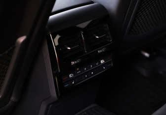 Подержанный автомобиль Volkswagen Touareg 2020 года (21 фото)