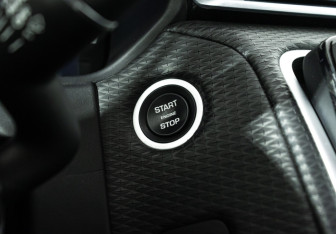 Подержанный автомобиль Land Rover Range Rover Velar 2018 года (23 фото)