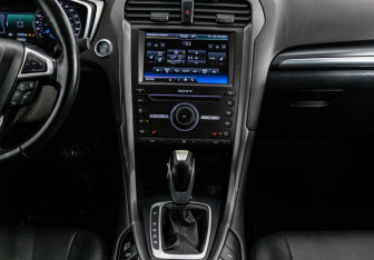 Подержанный автомобиль Ford Mondeo Sedan 2015 года (12 фото)