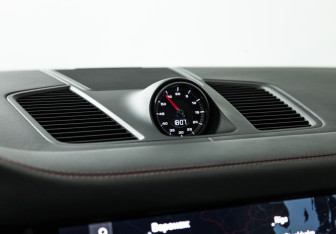 Подержанный автомобиль Porsche Cayenne 2021 года (26 фото)