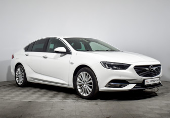 Подержанный автомобиль Opel Insignia Liftback 2018 года (3 фото)