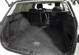 Подержанный автомобиль Volkswagen Passat Wagon 2016 года (26 фото)