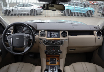 Подержанный автомобиль Land Rover Discovery 2013 года (12 фото)