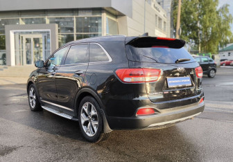 Подержанный автомобиль Kia Sorento 2016 года (6 фото)