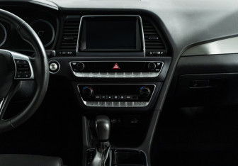 Подержанный автомобиль Hyundai Sonata 2018 года (14 фото)