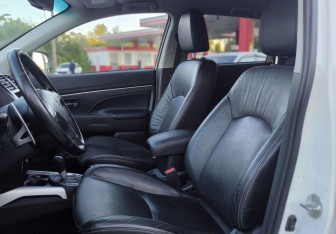 Подержанный автомобиль Mitsubishi ASX 2012 года (9 фото)