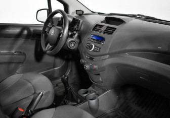 Подержанный автомобиль Chevrolet Spark 2012 года (12 фото)