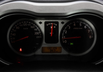 Подержанный автомобиль Nissan Note 2006 года (19 фото)