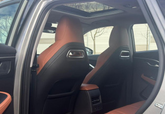 Подержанный автомобиль Omoda C5 2023 года (19 фото)